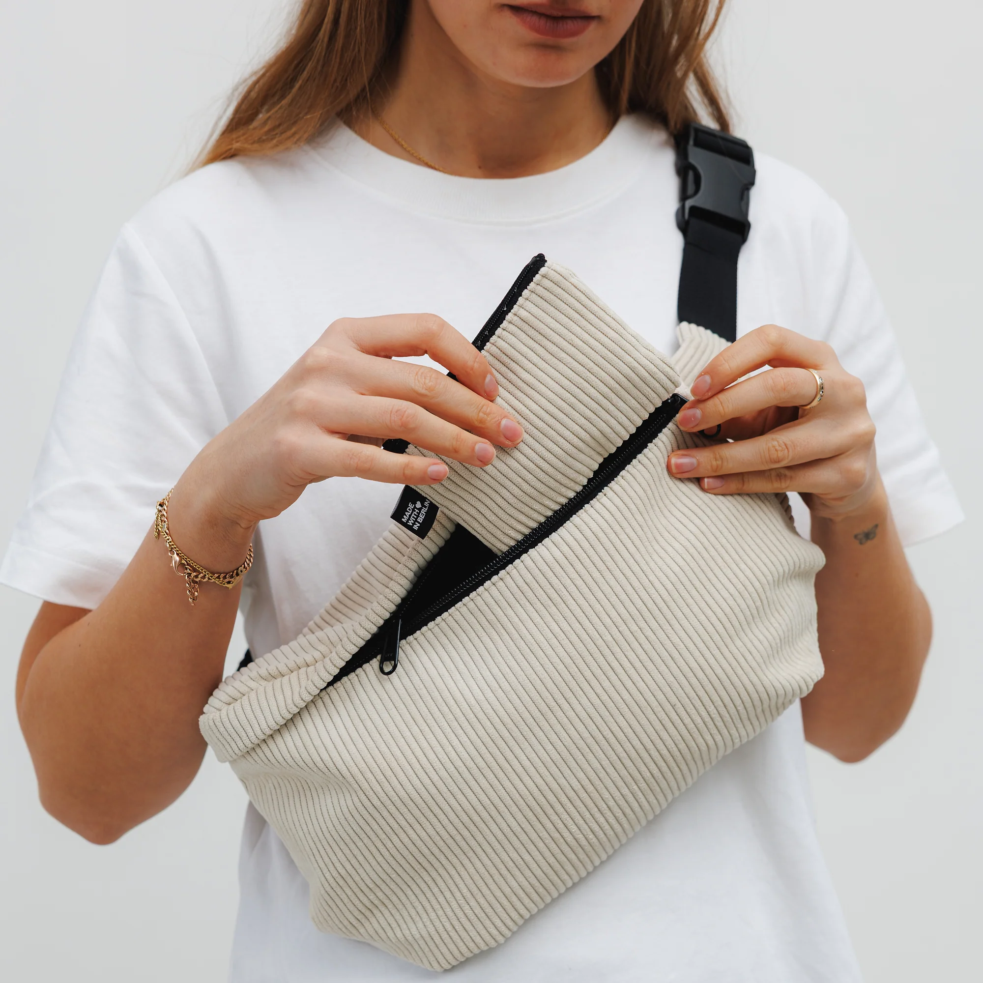 Bauchtasche Groß Eckig Cord - Image 17