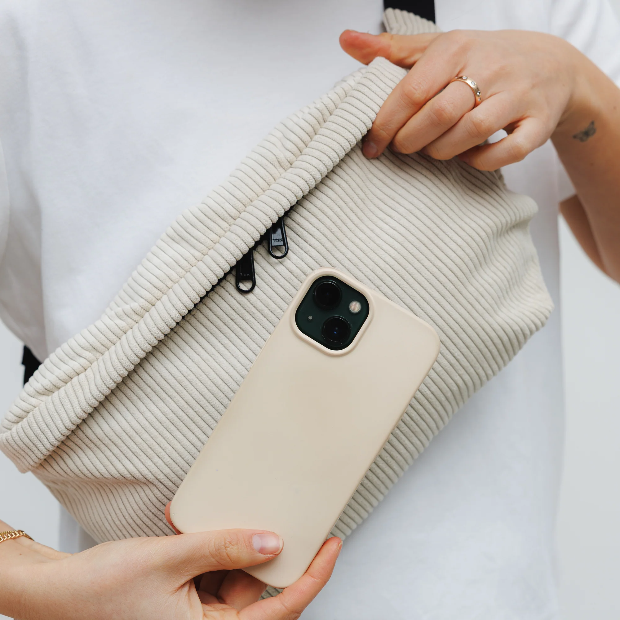 Bauchtasche Groß Eckig Cord - Image 18