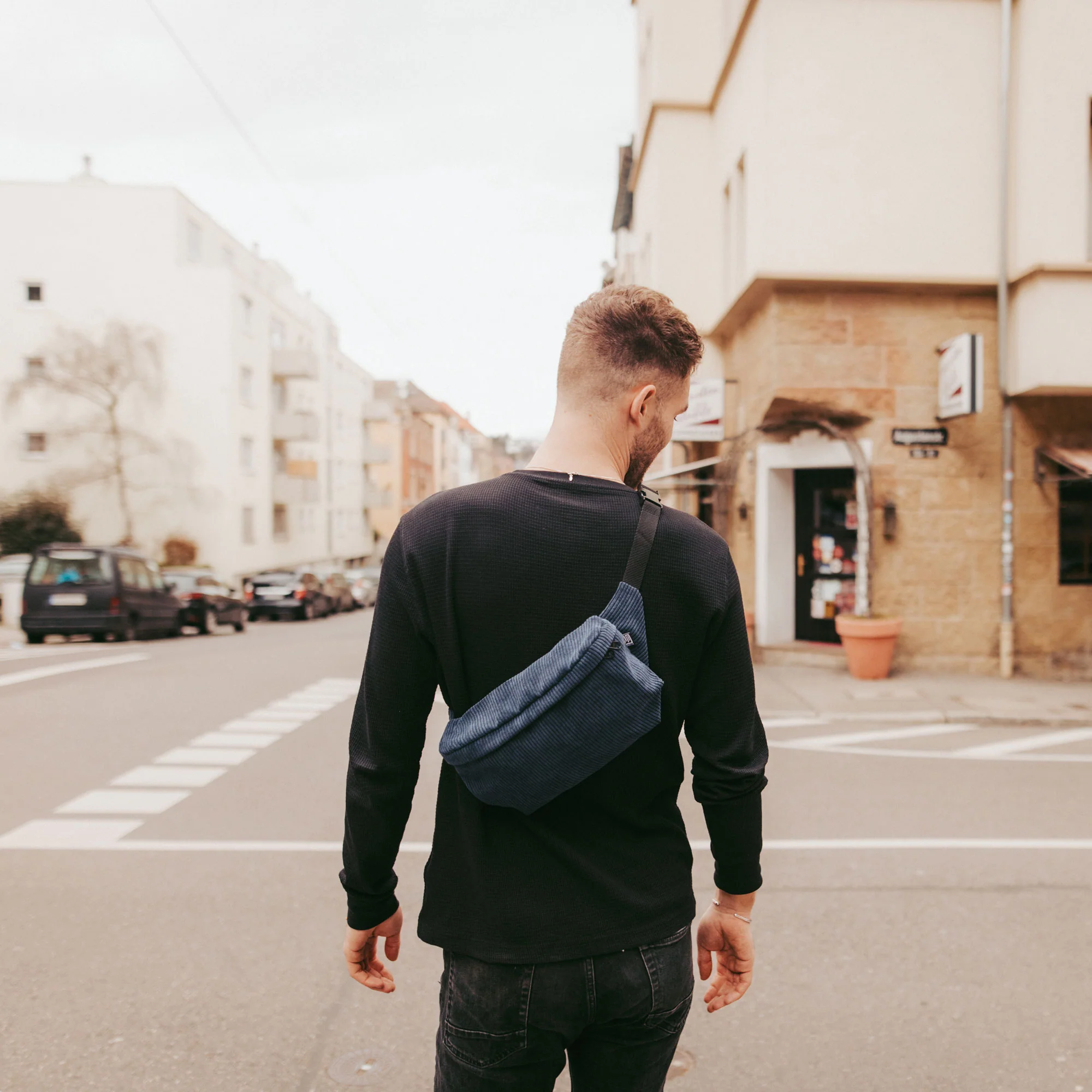 Bauchtasche Groß Eckig Cord - Image 31