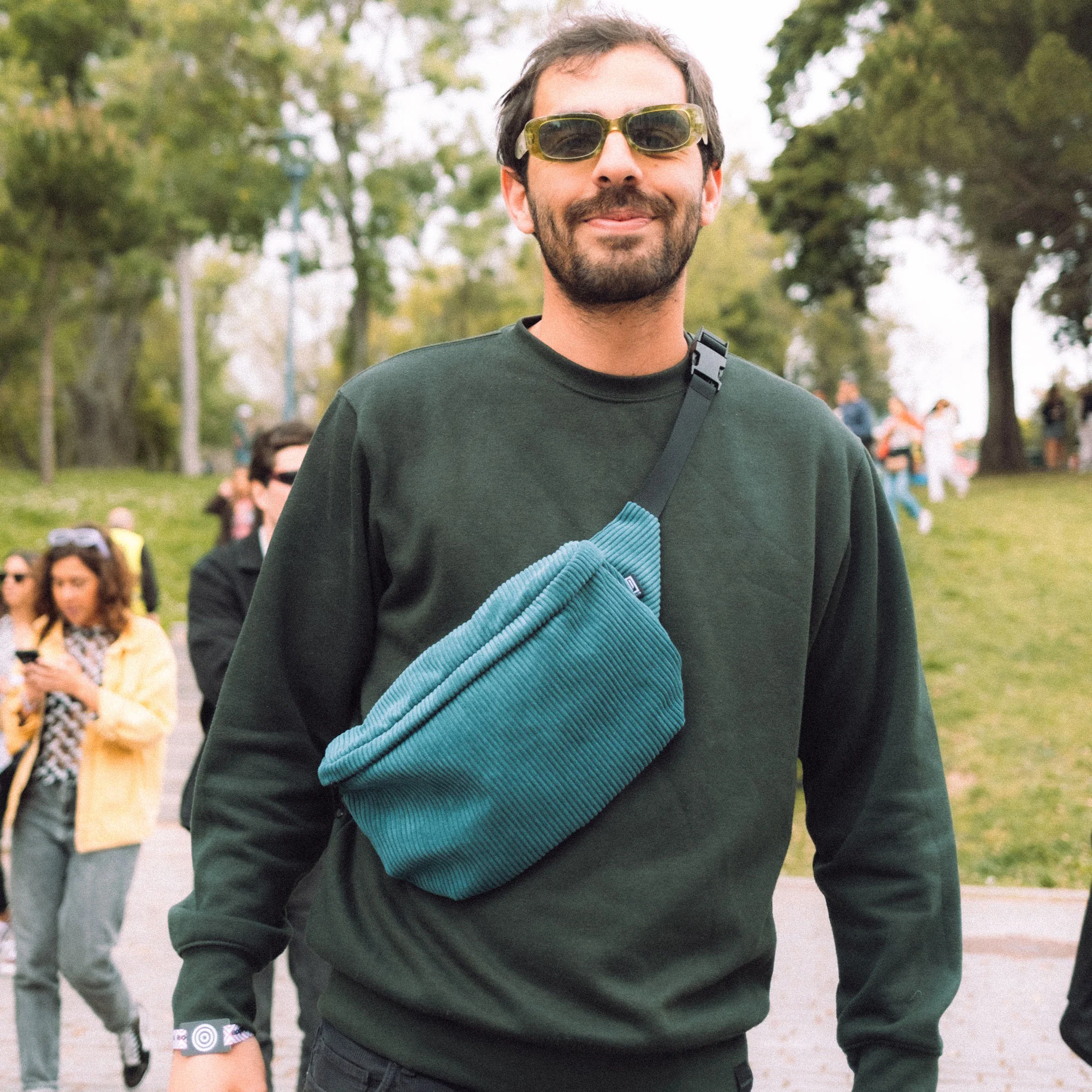 Bauchtasche Groß Eckig Cord - Image 37