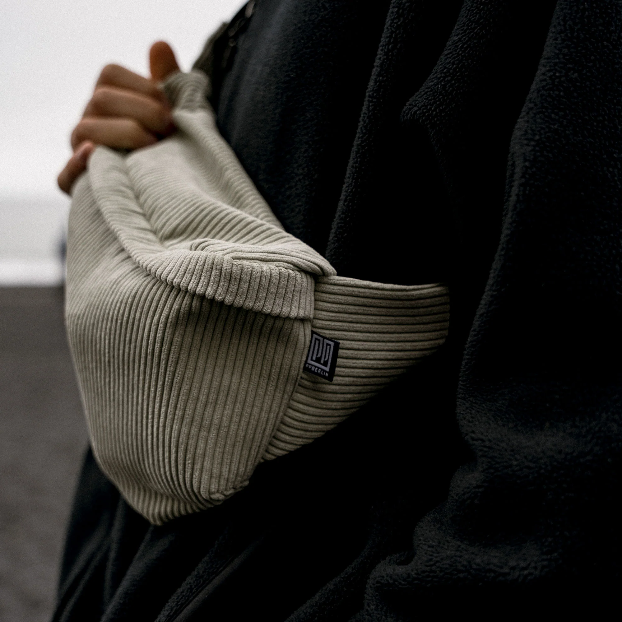 Bauchtasche Groß Eckig Cord - Image 65