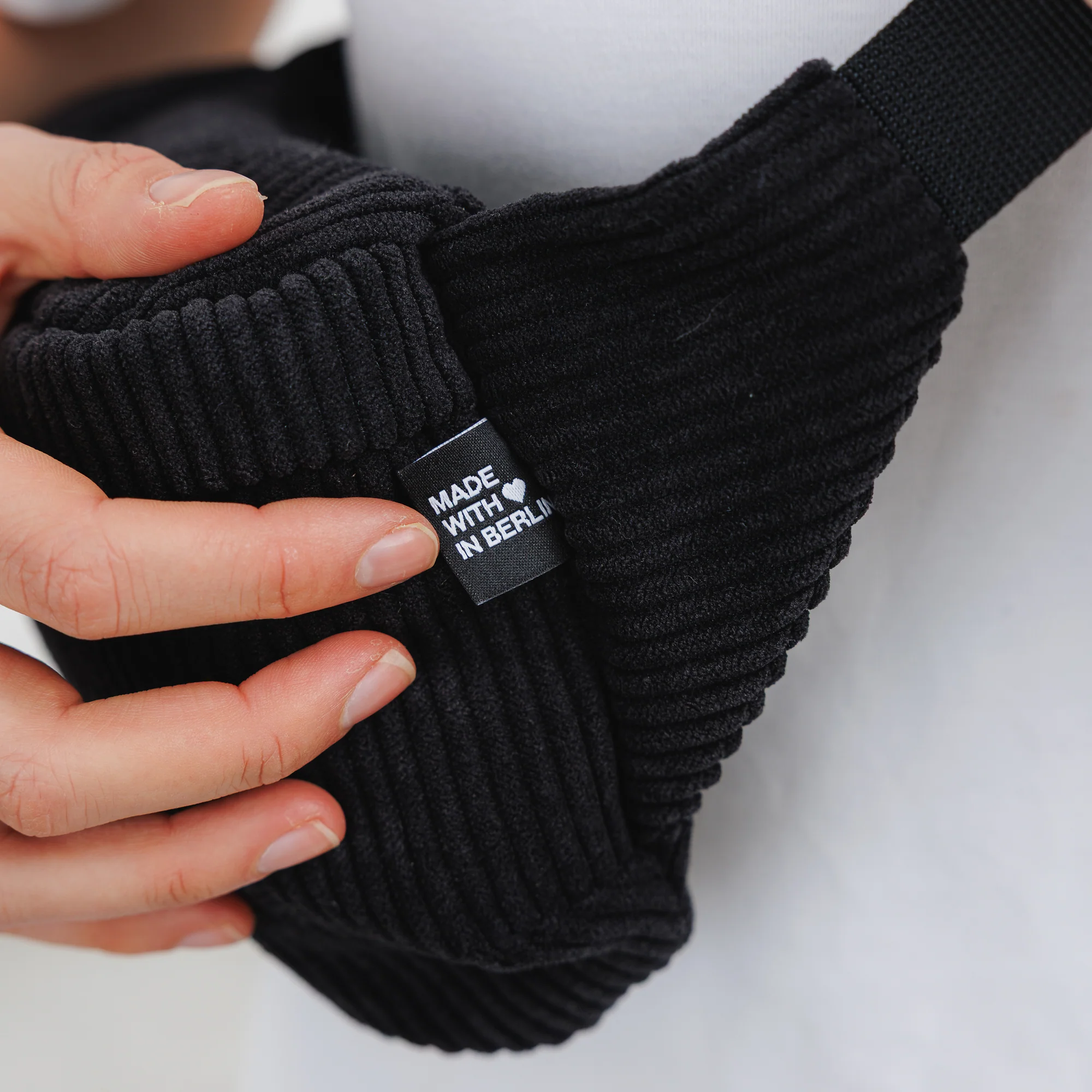 Bauchtasche Medium Eckig Cord - Image 10