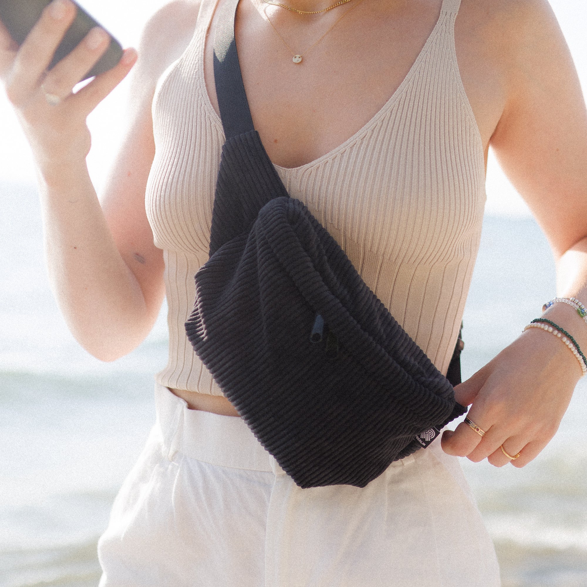 Bauchtasche Medium Eckig Cord - Image 11