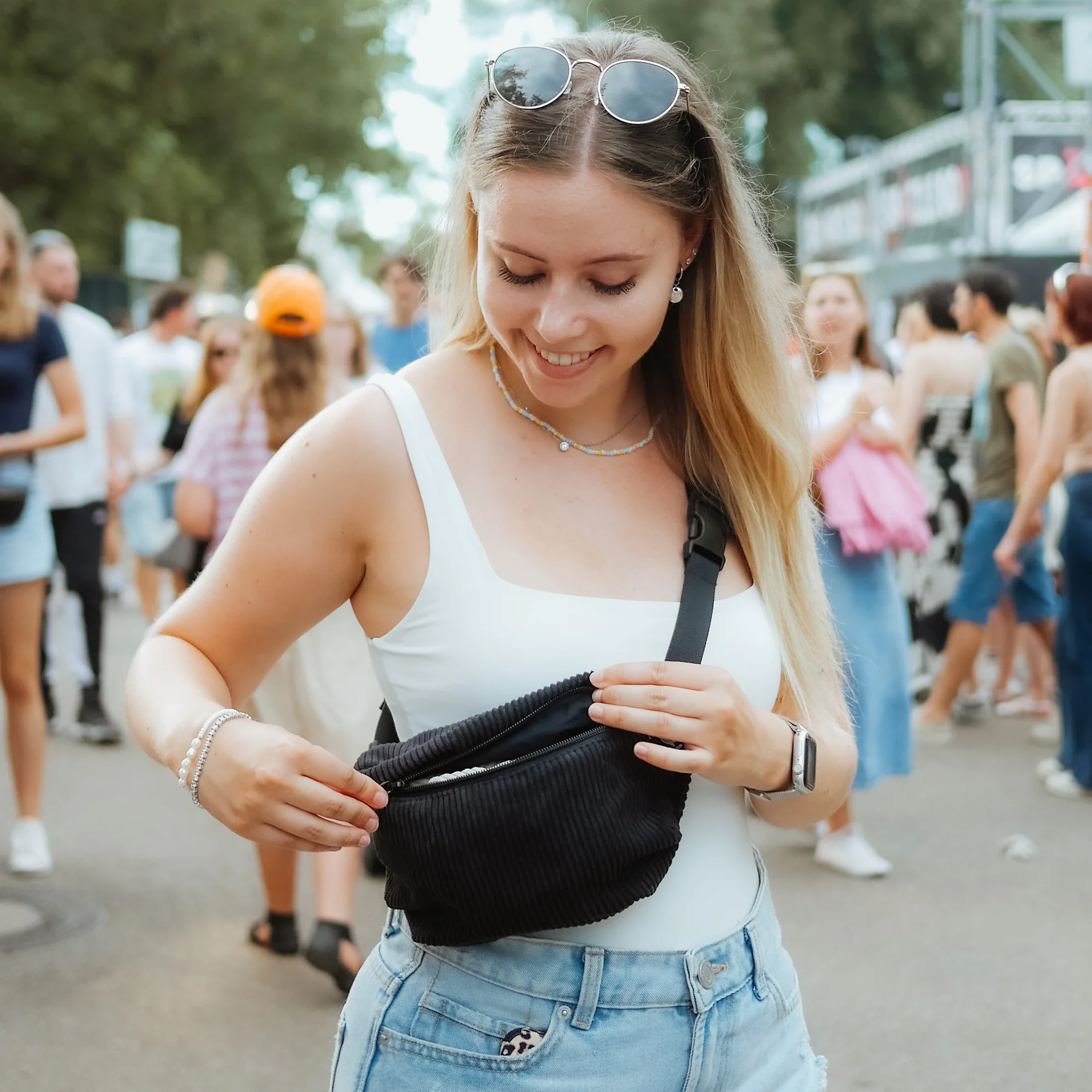 Bauchtasche Medium Eckig Cord - Image 12