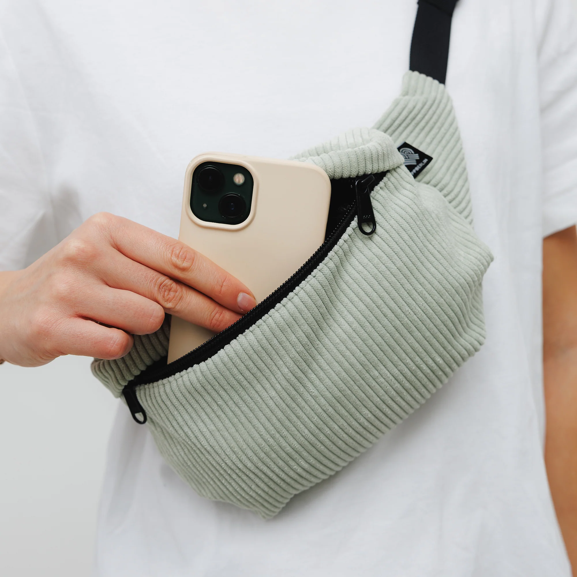 Bauchtasche Medium Eckig Cord - Image 31