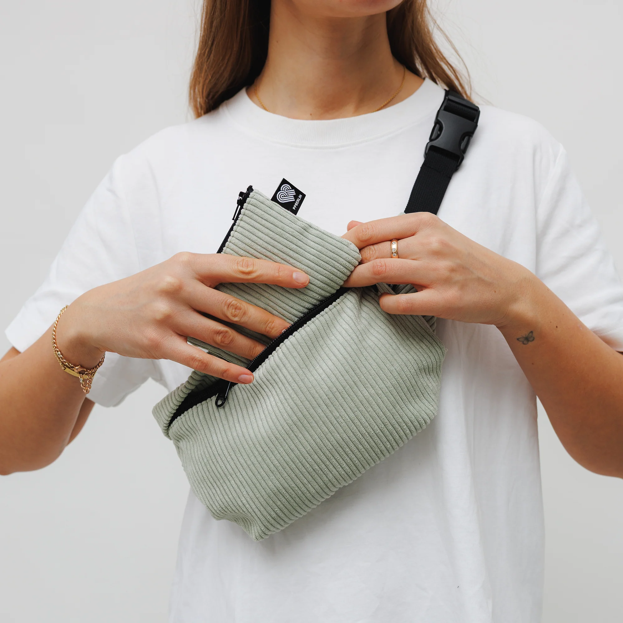 Bauchtasche Medium Eckig Cord - Image 32