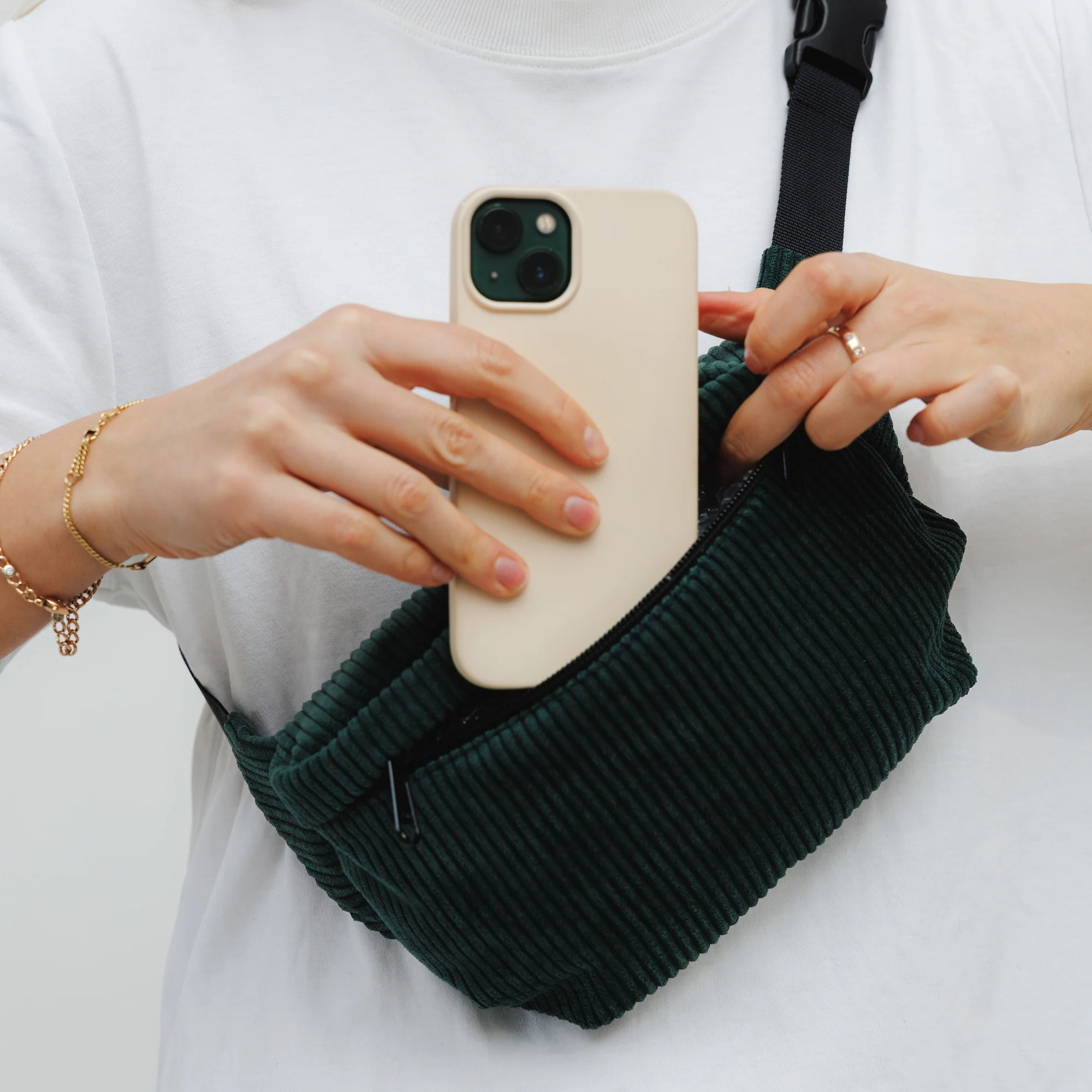 Bauchtasche Medium Eckig Cord - Image 40