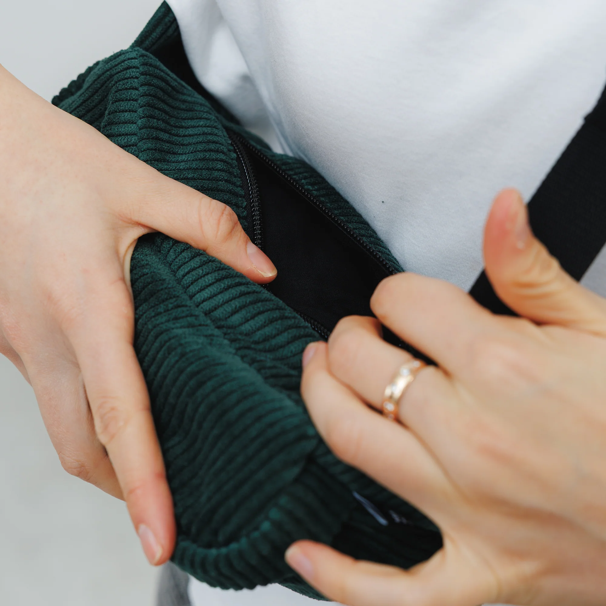 Bauchtasche Medium Eckig Cord - Image 41