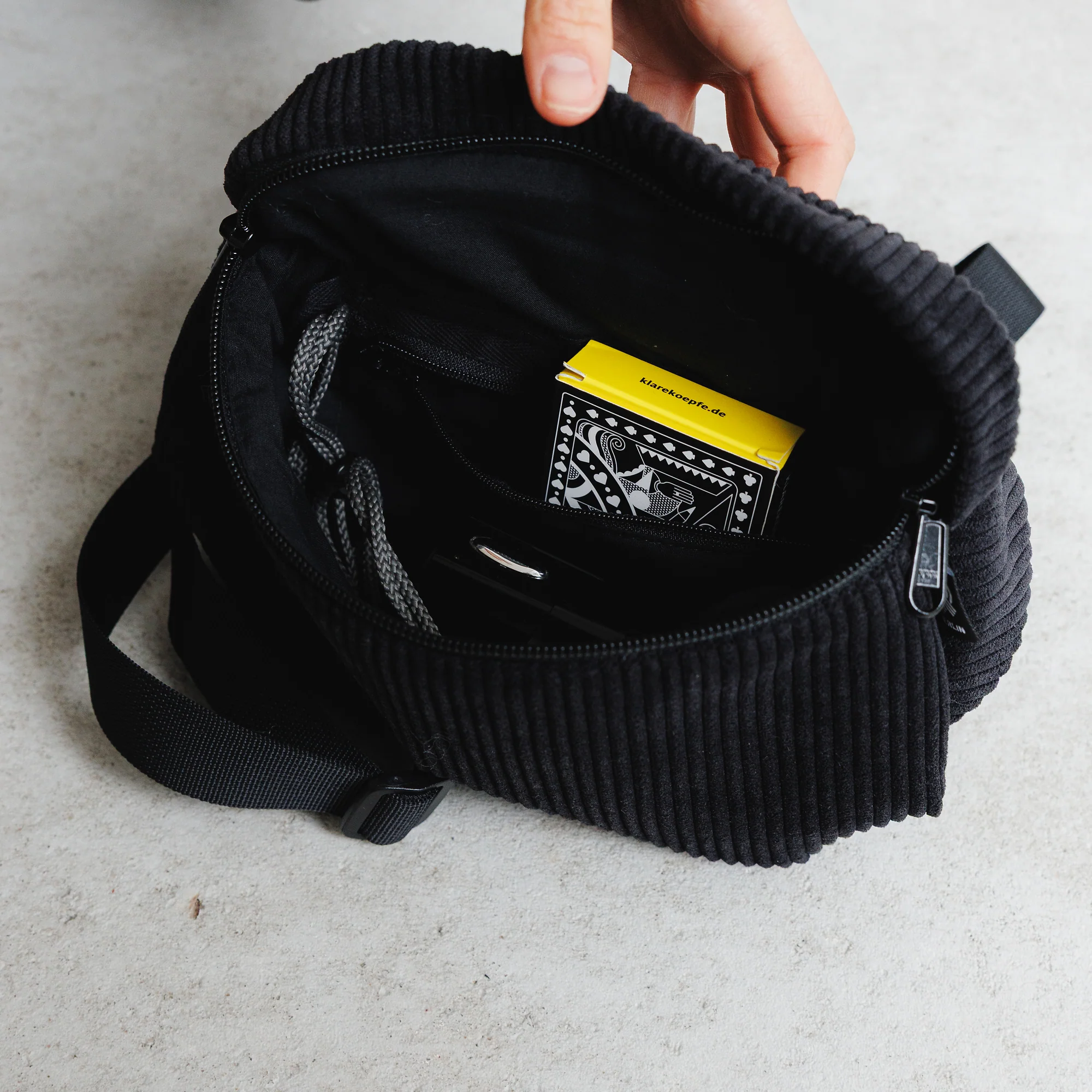 Bauchtasche Medium Eckig Cord - Image 7