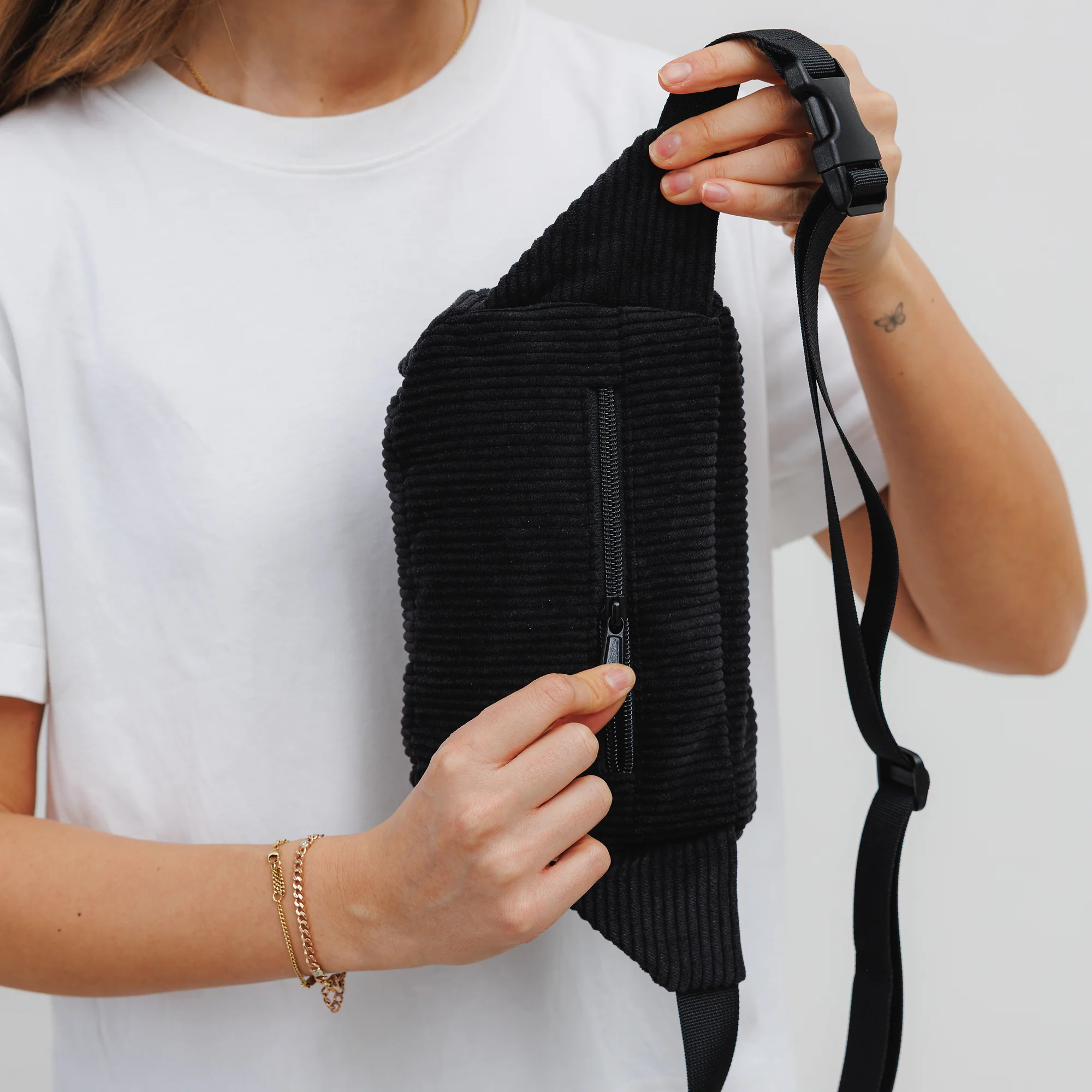 Bauchtasche Medium Eckig Cord - Image 9